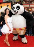 th_53848_LucyLiuKungFuPanda2premiereinLosAngeles22.5.2011_229_122_570lo.jpg